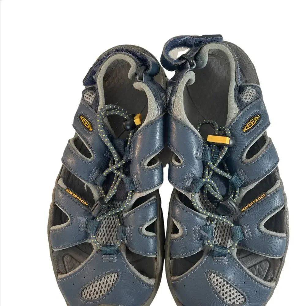 Keen kids waterproof sandals size 2 Preowned
